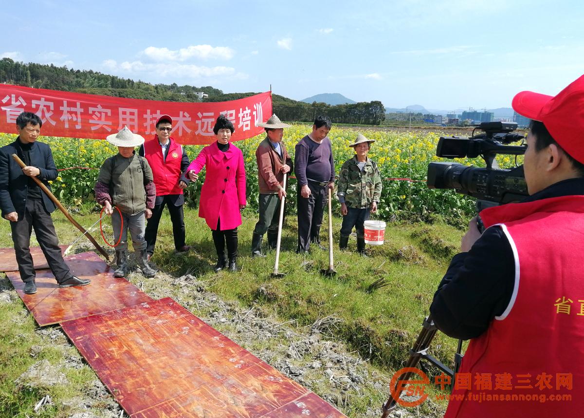 6、3月15日，在浦城县山桥村现场拍摄彩绘油菜定位种植远程培训课程.jpg