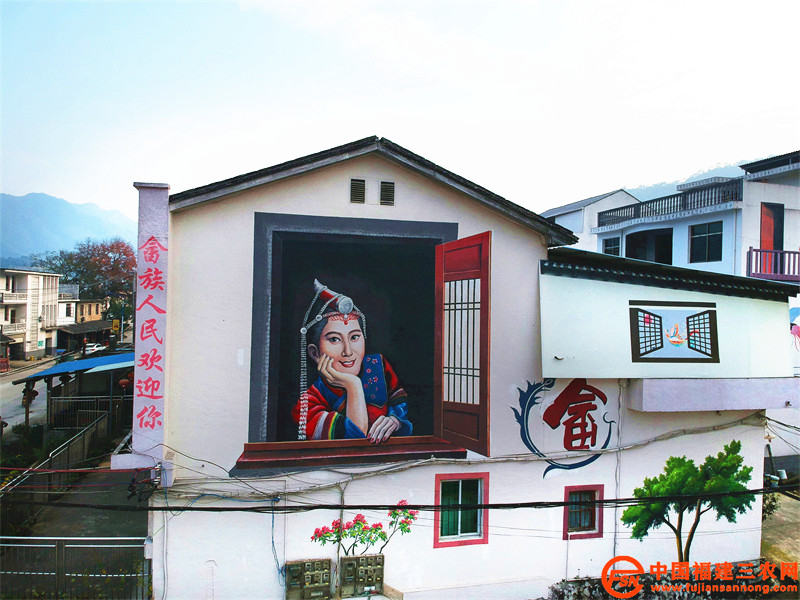 西津村大街的墙面上绘画着一幅幅畲族元素的彩画 (4).jpg