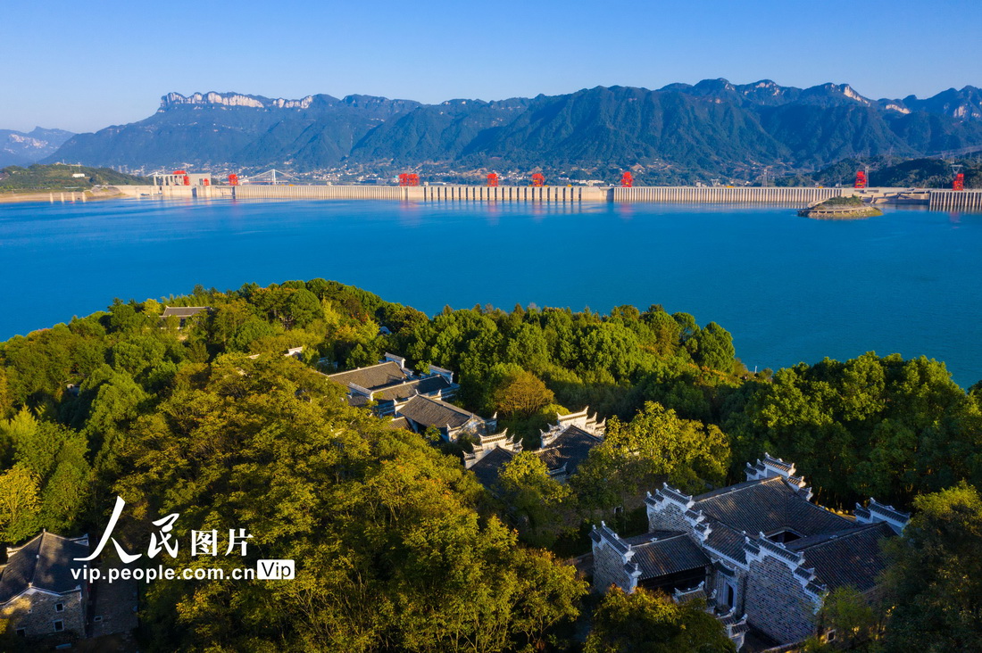 2022年10月11日，三峡大坝上游的湖北省宜昌市秭归县凤凰山屈原故里景区。
