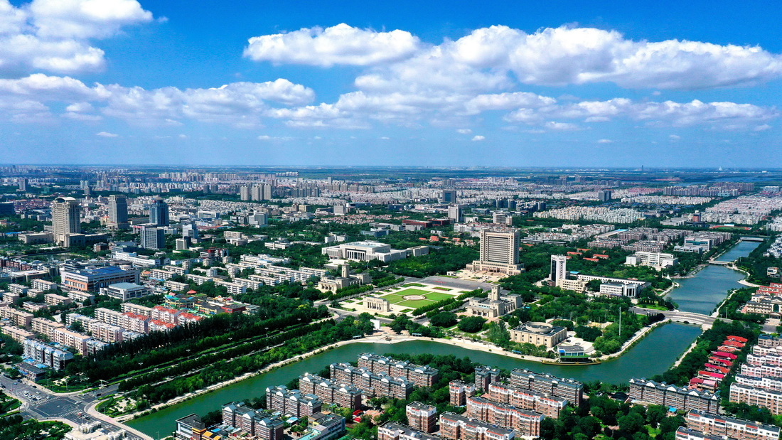 东营市城市景色一角（2020年8月21日摄，无人机照片）。 新华社发（杨斌 摄）