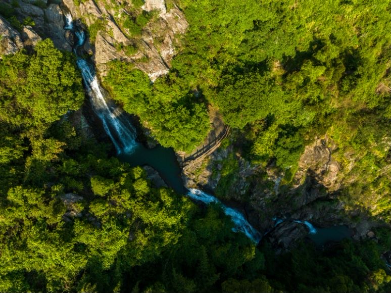 “龙潭晓瀑”景区。新览村供图