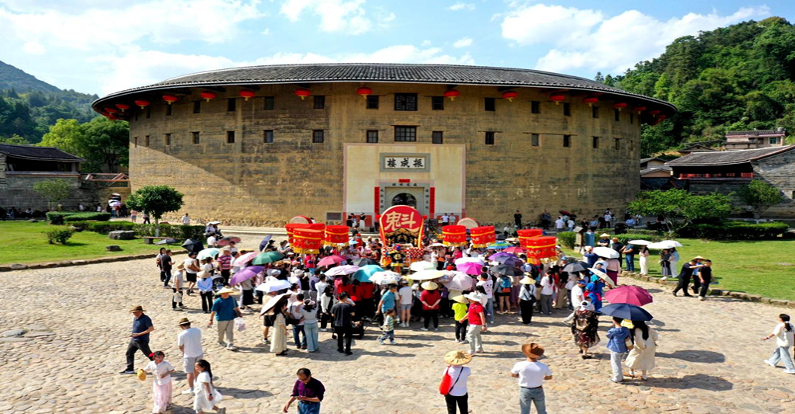 福建永定：世遗土楼迎客来 文旅融合激活力