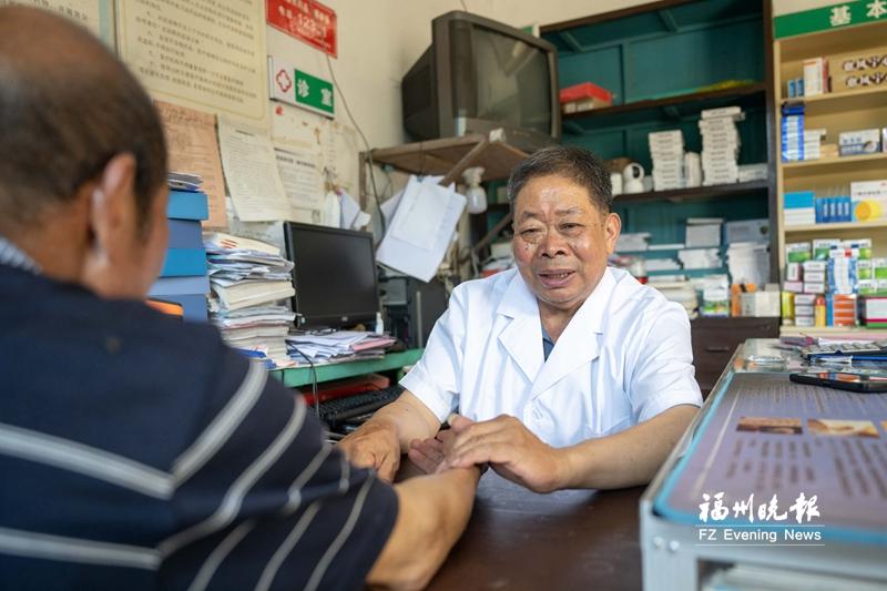 罗源县岭兜村村医黄德春：52年守护 300多户村民生命健康