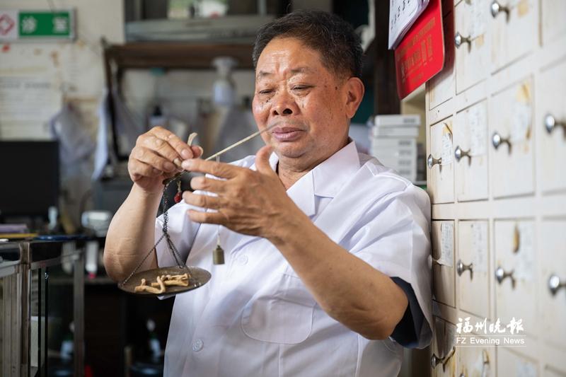 罗源县岭兜村村医黄德春：52年守护 300多户村民生命健康